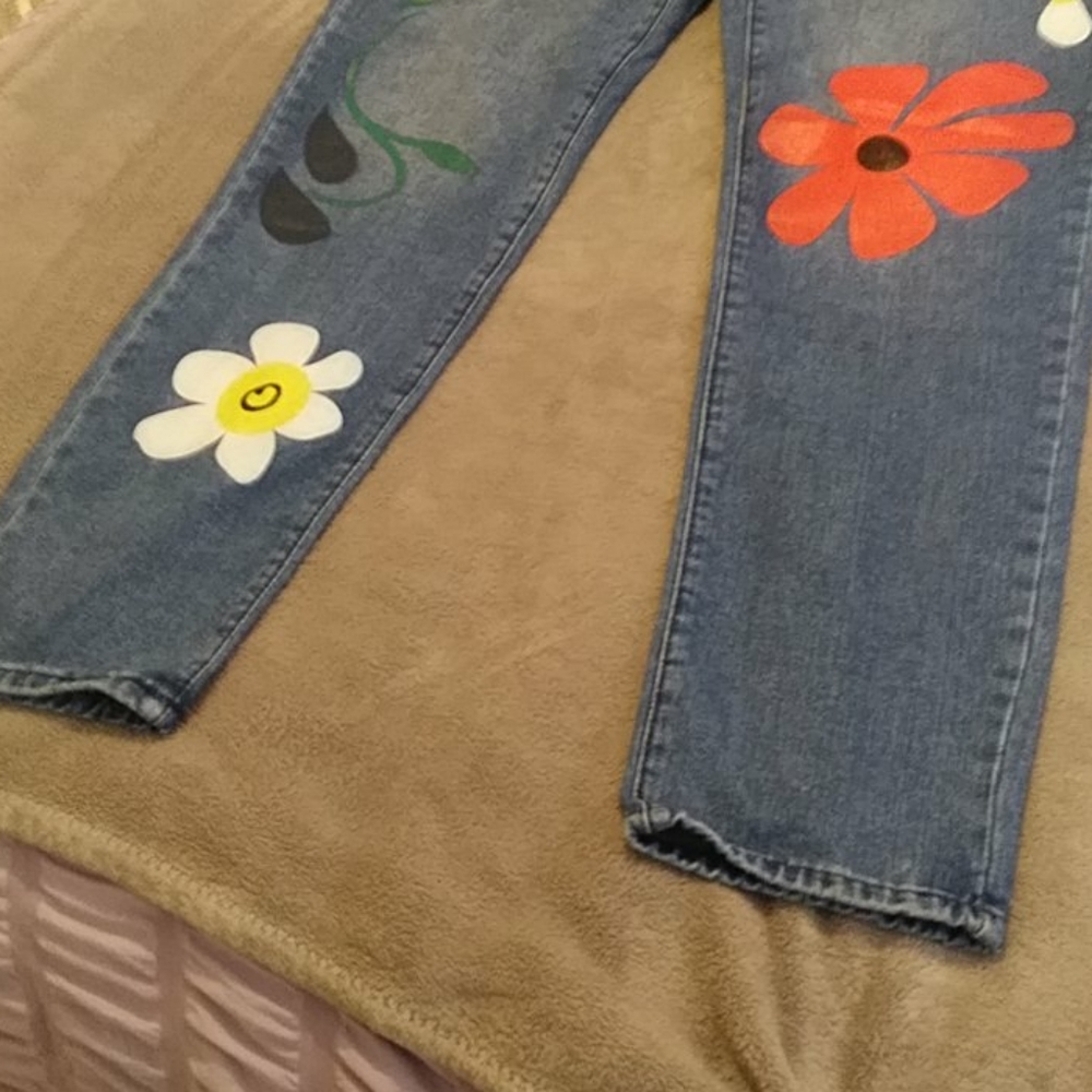 FLOWER DESIGN JEANS BNWOT - Picture 2 of 5